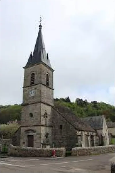 Nous sommes en Bourgogne-Franche-Comté, devant l'église Saint-Maurice, à Cressia. Village de l'aire d'attraction Lédonienne, il se situe dans le département ...