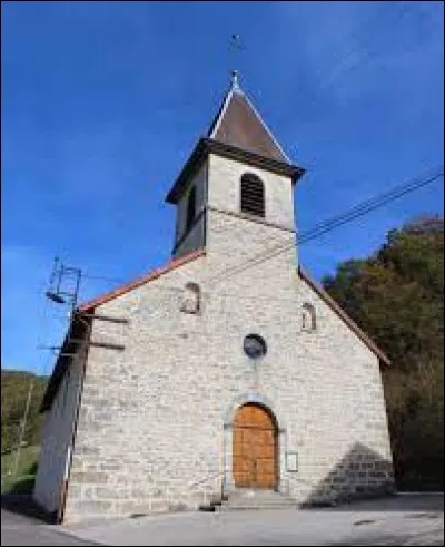 Nous sommes à Thoirette, devant l'église de l'Assomption-de-la-Mère-de-Dieu. Ancienne commune Jurassienne, elle se situe dans l'ancienne région ...