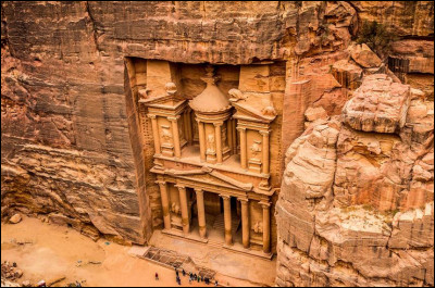 Où peut-on voir ces sculptures, bien typiques de ce pays ?