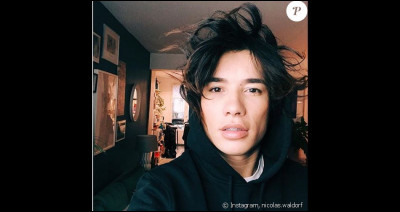 Connu pour son salon de coiffure, Nicolas est propriétaire également d'un autre commerce, lequel ?