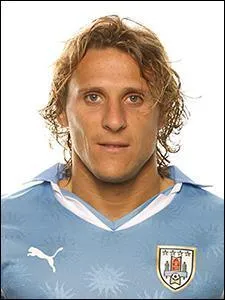 Excellent buteur , il signe un doubl contre l'Afrique du Sud , c'est...