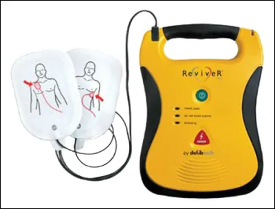 Quelqu'un s'&eacute;croule devant vous alors que vous marchez tranquillement dans la rue. La personne est inconsciente et ne r&eacute;agit pas &agrave; la douleur. Elle ne semble pas respirer, le thorax ne se soul&egrave;ve pas. Que faites-vous ?