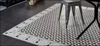 Revêtement constitué de carton enduit d'asphalte.