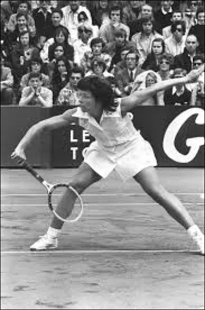 L’édition 1972 des Internationaux de France de tennis à Roland-Garros, disputée du 22 mai au 4 juin 1972, a vu la victoire chez les femmes de ...