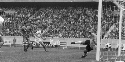 Quel club, sacré champion de France de football, remporte le 5 juin la finale de la Coupe de France, réalisant ainsi son premier doublé :