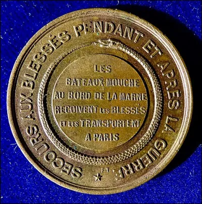 Comment s'appelaient les bateaux "mouches" à l'origine et où sont-ils nés ?