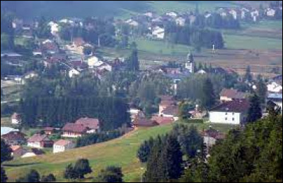 Aujourd'hui, nous commençons notre balade à la frontière Suisse, à Bois-d'Amont. Il est un des quatre villages de la station des Rousses, qui se situe dans le département ...
