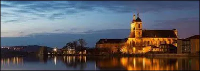 Ville de part-et-d'autre de la Moselle, connue pour son abbaye des Prémontrés, Pont-à-Mousson se situe dans le département ...