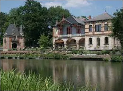 Ville de tradition faïencière à la confluence de la Sarre et de la Blies, à la frontière allemande, Sarreguemines est une sous-préfecture de ...