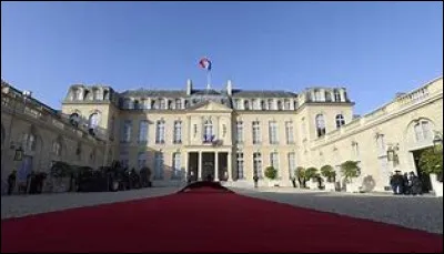 Qui était le président de la République française en 2001 ?