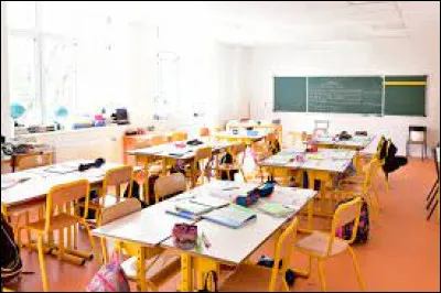 Où les garçons de 8 ans font-ils leurs études ?