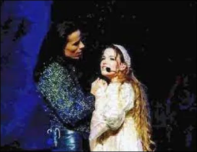 Quels sont les trois chanteurs du single "Les Rois du monde" extrait de la comédie musicale "Roméo et Juliette, de la haine à l'amour" ?