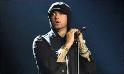 Quel rappeur américain interprète "The Real Slim Shady" ?