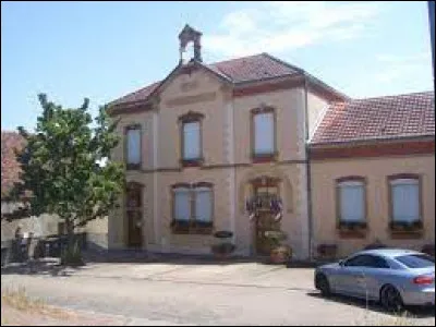 Village de Bourgogne-Franche-Comt&eacute;, dans l'arrondissement d'Autun, Pouilloux se situe dans le d&eacute;partement ...