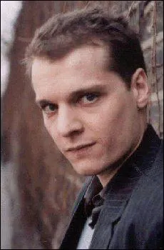 Quel est ce chanteur sur cette photo ?