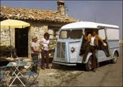 On aper&ccedil;oit ce Citro&euml;n Type H dans la s&eacute;rie Amicalement V&ocirc;tre. &Agrave; son volant l'acteur Tony Curtis qui joue le r&ocirc;le de ...