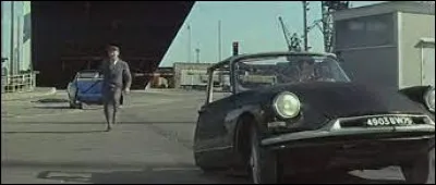 Cette Citro&euml;n DS coup&eacute;e en deux est &agrave; voir dans le film ...
