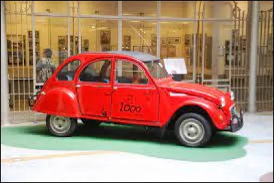 Cette Citro&euml;n 2CV rouge appara&icirc;t dans ...