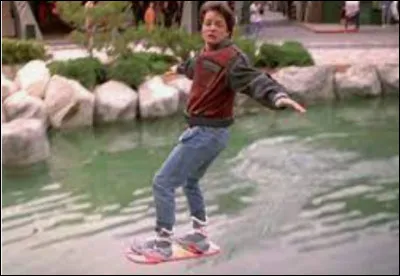 Comment s' appelle le fameux skateboard volant ?