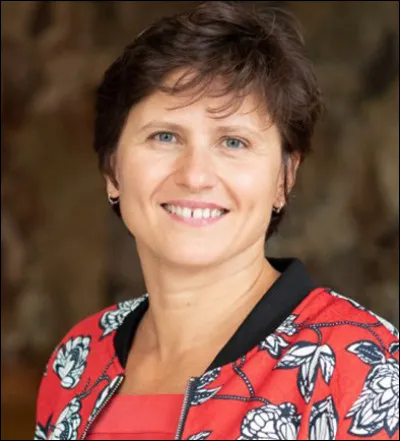 Roxanna Maracineau, nageuse, femme politique, ministre des sports depuis 2020 est née en Roumanie.