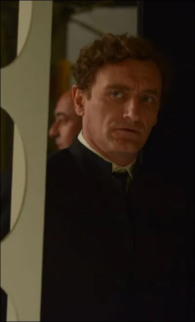 Dans quel film Jean-Paul Rouve est-il l'époux d'une célèbre chanteuse ?