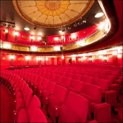 Comment appelle-t-on les sièges à abattant que lon trouve dans les salles de spectacle et les transports publics ?