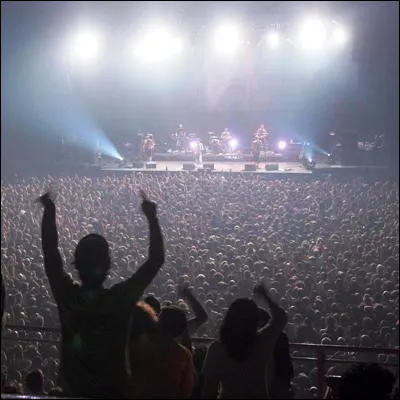 Comment appelle-t-on une série de concerts donnés dans des lieux différents par un même interprète ?