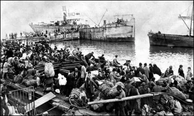 En octobre 1922, s'achève une guerre qui oppose deux pays depuis 1919 et qui a provoqué un dramatique exode : cette guerre opposait ...