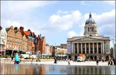 Quelle est l'intruse parmi ces villes ?