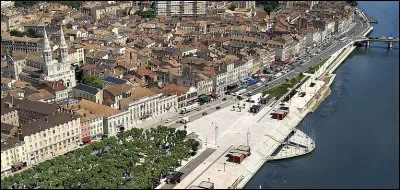 Quelle est l'intruse parmi ces villes ?