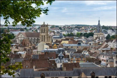 Quelle est l'intruse parmi ces villes ?