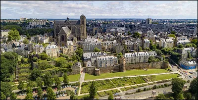 Quelle est l'intruse parmi ces villes ?