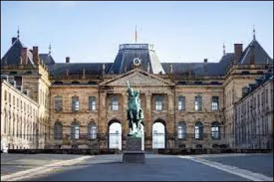 Quelle est l'intruse parmi ces villes ?