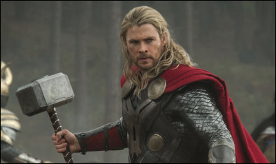 Thor porte une perruque.