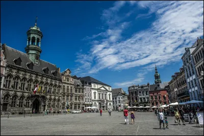 Quelle est l'intruse parmi ces villes ?