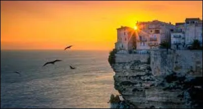 Quel chanteur a représenté la France avec "Mama Corsica" lors de l'Eurovision de la chanson 1993 ?