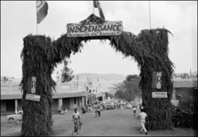 Le 1er juillet, le Rwanda et le Burundi deviennent indépendants de ...