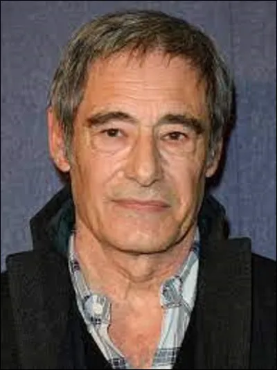 Comédien : 
Né en 1950 à Boulogne-Billancourt, Gérard Lanvin est un acteur et chanteur.
Tournant dans des films comme ''Une étrange affaire'' en 1981, ''Marche à l'ombre'' en 1984, ou ''Le Boulet'' en 2002, il reçut durant sa carrière deux César. Le premier du meilleur acteur en 1995 pour ''Le Fils préféré'', et le deuxième comme meilleur acteur dans un second rôle en 2001 pour...