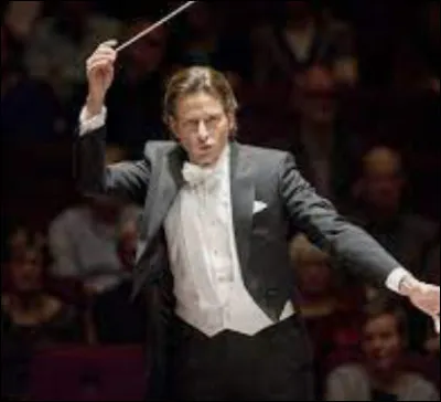 Que fait globalement un chef d'orchestre ?