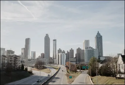 Quelle est l'intruse parmi ces villes des Etats-Unis ?