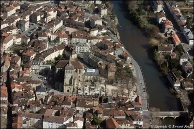 Quelle est l'intruse parmi ces villes ?