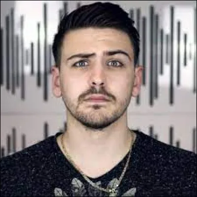 Site internet - Quel est le prénom de ce célèbre youtubeur français ?