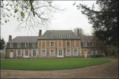 Je vous emmène maintenant dans les Hauts-de-France à la découverte du château de Cavillon . Village de l'aire d'attraction Amiénoise, il se situe dans le département ...
