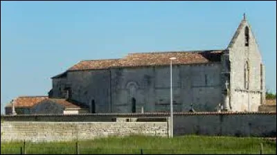 Vous avez sur cette image l'église Saint-Vivien à Coivert. Commune néo-aquitaine, dans l'arrondissement de Saint-Jean-d'Angély, elle se situe dans le département ...