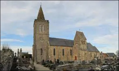 Vous avez sur cette image l'église Notre-Dame, à Quinéville, avec ses deux clochers. Village normand, dans l'arrondissement de Cherbourg, il se situe dans le département ...