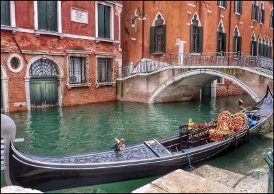 Dans quelle ville y a-t-il des gondoles ?