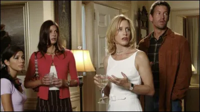 Pour quelle raison l'ambiance est-elle plombée lors du dîner dans le 3e épisode ?