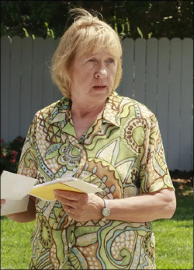 Karen McCluskey accuse les enfants de Lynette d'avoir volé un objet chez elle. Qu'est-ce que c'est ?