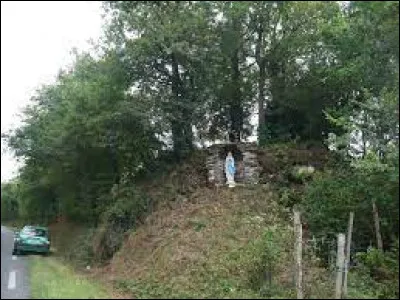 Vous avez sur cette image la grotte de Lourdes, au Busseau. Commune de l'arrondissement de Parthenay, elle ne se situe pas ...