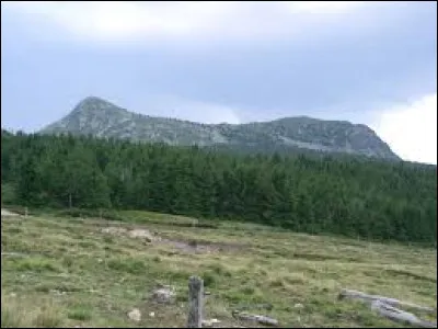 Le mont Mézenc est le point culminant de l'Ardèche.
